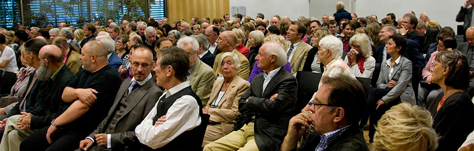 Publikum zu einer Eröffnungsveranstaltung mit Karikaturen der Sammlung ... ständige Vertretung des Landes Niedersachsen in Berlin